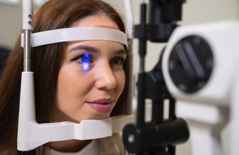 Tratamiento láser ofrecido  por la Dra. Perla Rivas Garcia - Especialista en Oftalmología